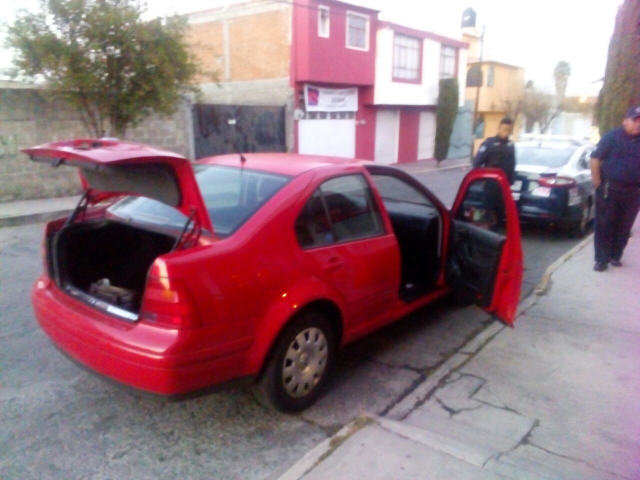 Derriba auto árbol y parquímetro en La Ciudad de Tlaxcala