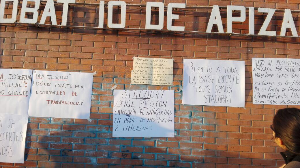 Piden los COBAT respeto a la base trabajadora, hacen paro en Apizaco