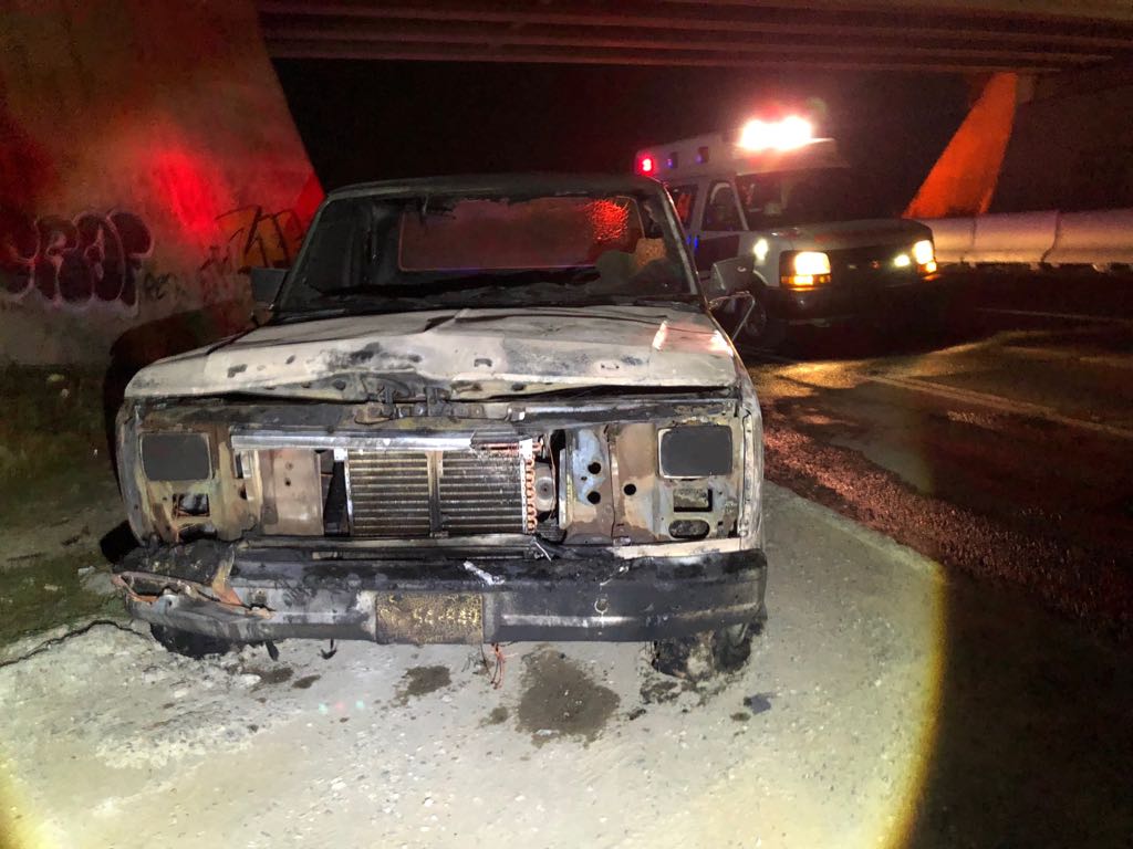 Se incendia camioneta en el Periférico de Tlaxcala