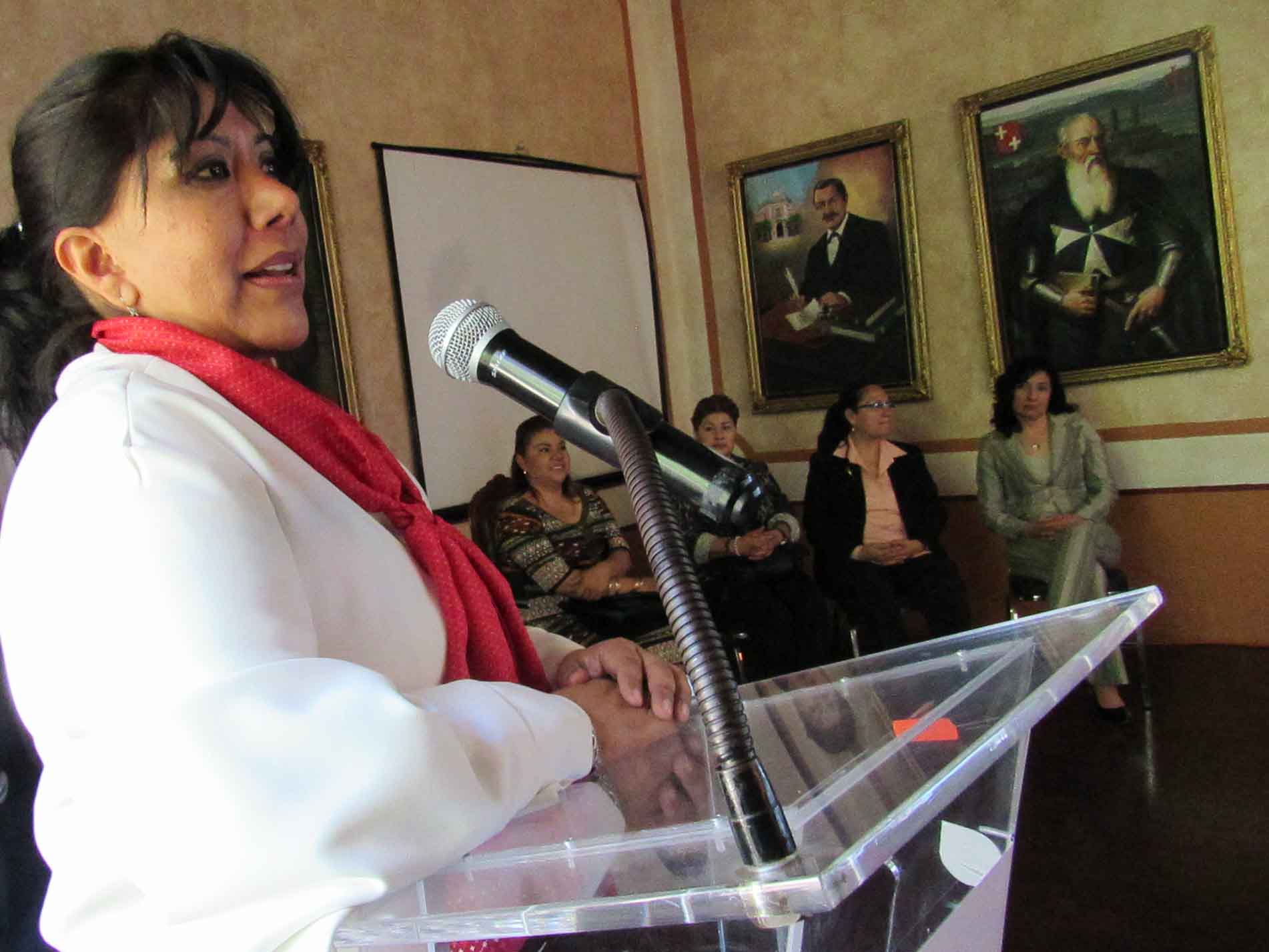 Pide Anabell Ávalos respetar dignidad de las mujeres