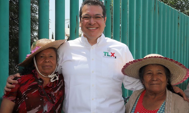 Destaca Marco Mena importancia de la mujer en la sociedad