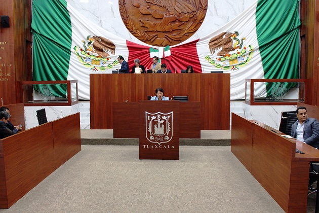 Reconocen diputados a mujeres en el Día Internacional de la Mujer