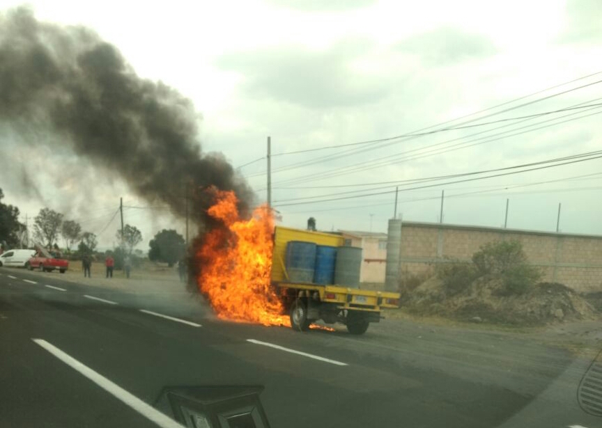 Se incendia camioneta en la México-Veracruz