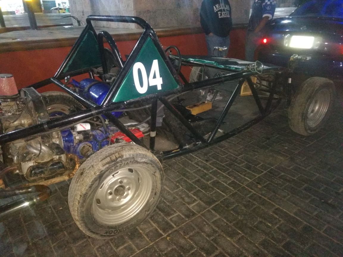 Roban vehículo modificado en Teolocholco