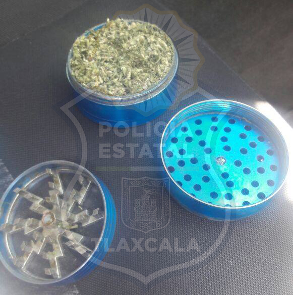 Aseguran a dos sujetos con posesión de marihuana