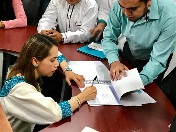 Se registra Sandra Corona como candidata a diputada federal