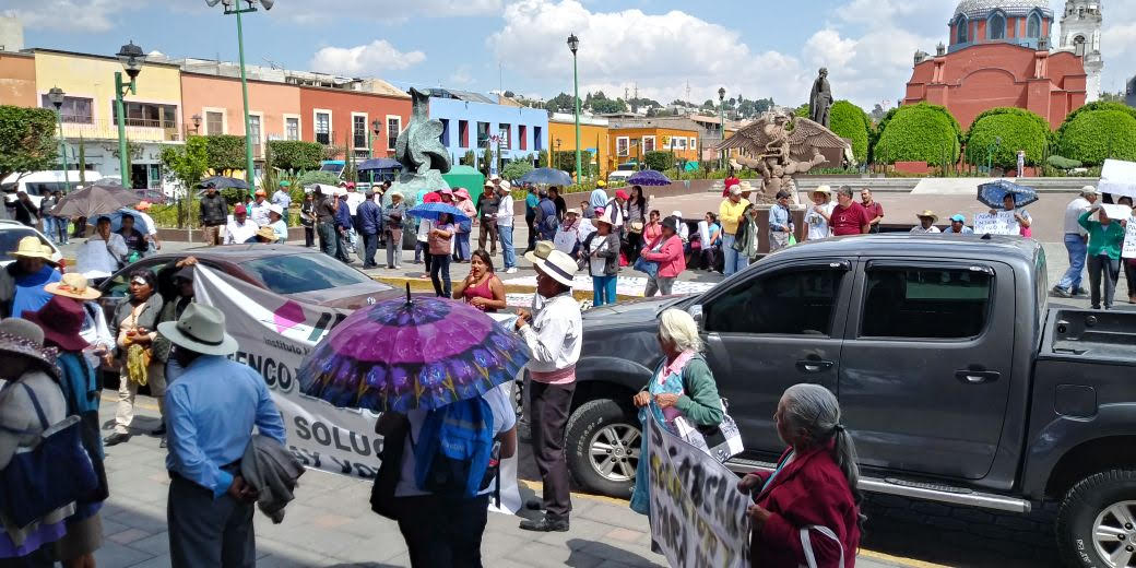 Se manifestan pobladores de Ixtenco en la ciudad de Tlaxcala