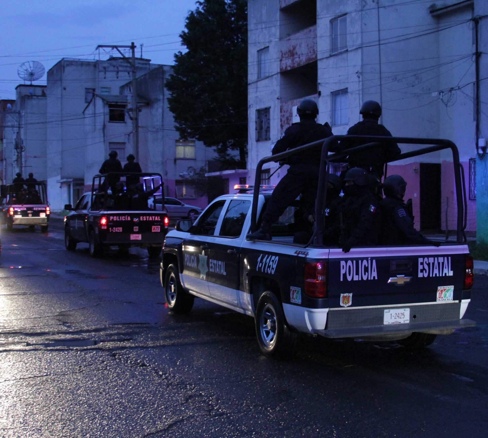 Rescata CES a mujer y detiene a un hombre