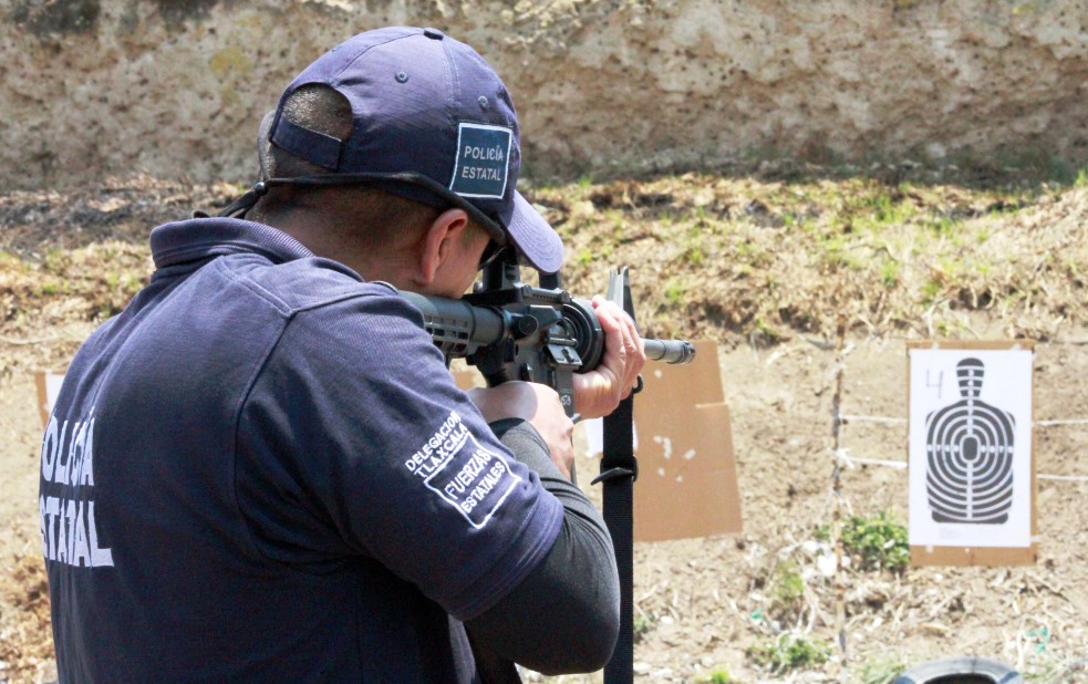 Entrenan a policías de Tlaxcala en armamento y tiros de precisión