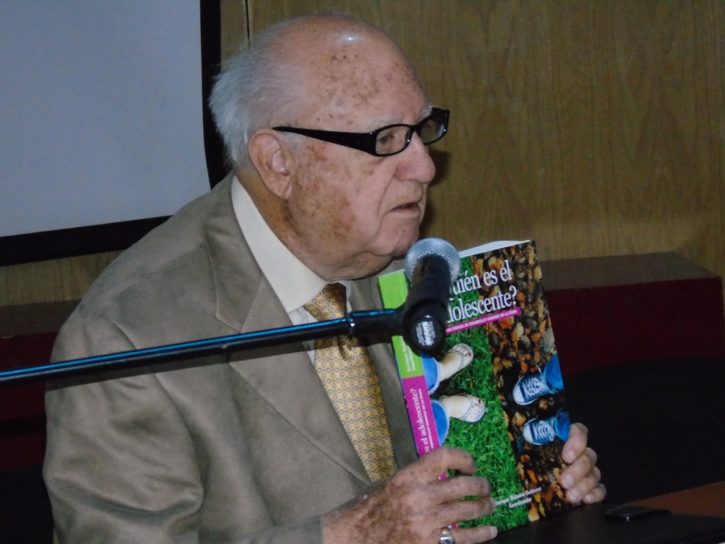 Presentan libro en congreso de aniversario del HIT