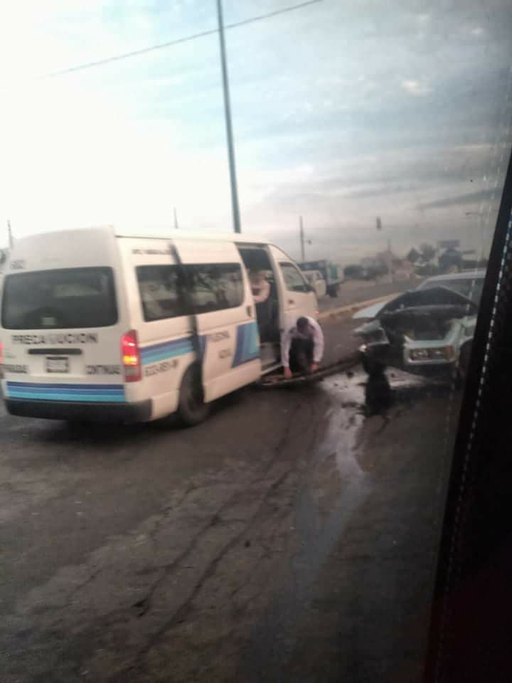 Chocan colectiva y auto en la federal Tlaxcala-Puebla
