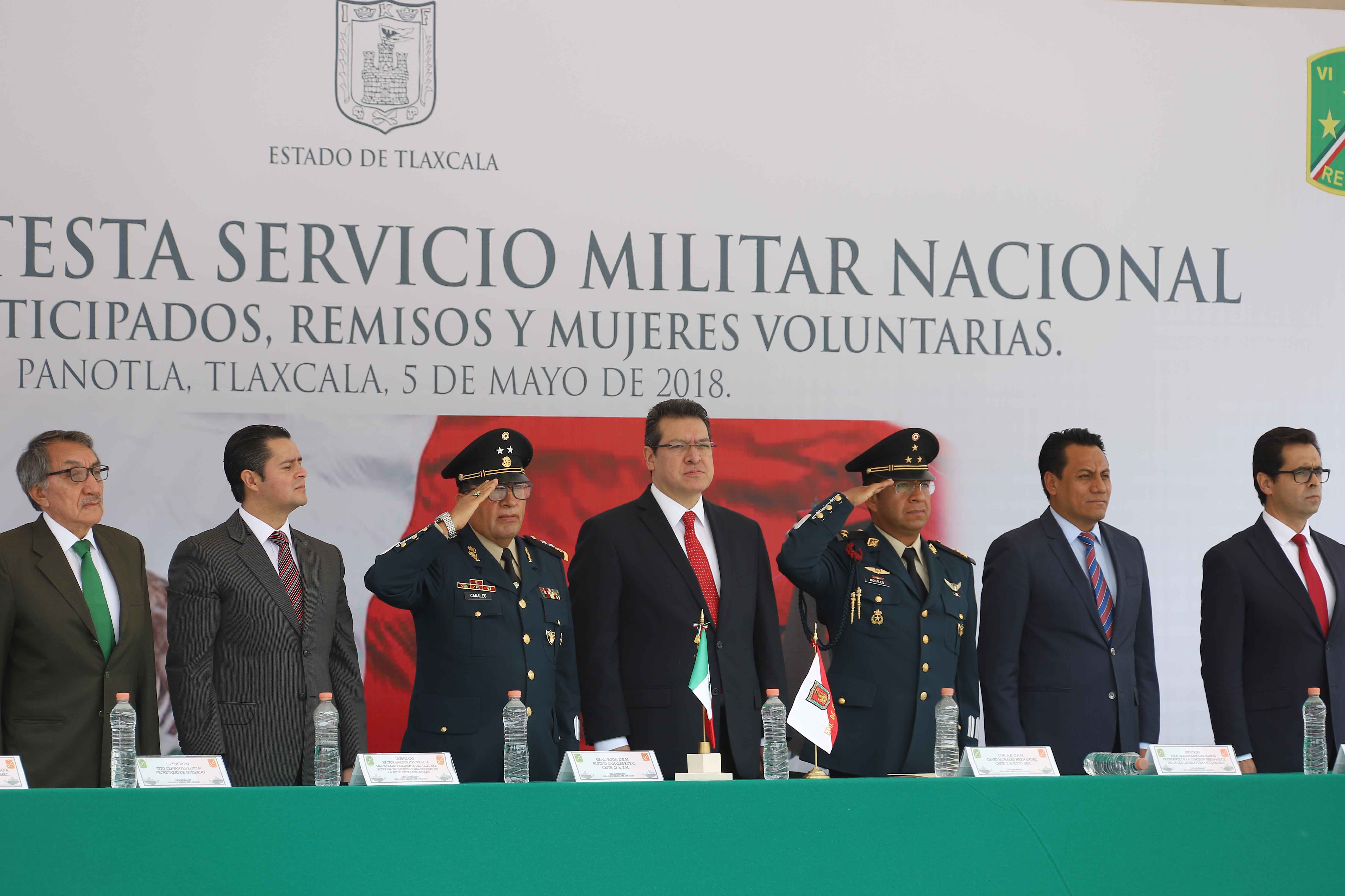 Encabeza Marco Mena toma de protesta de bandera del Servicio Militar