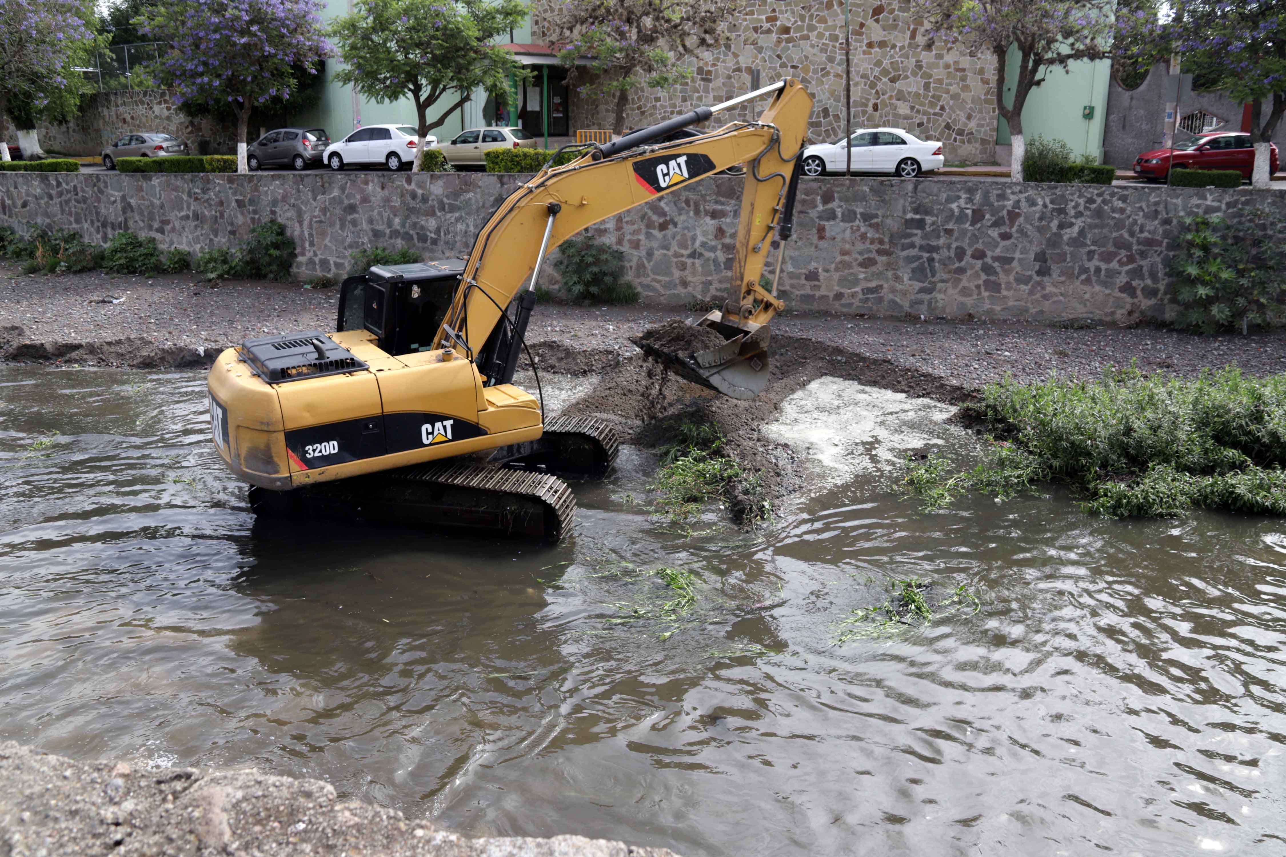 Previenen inundaciones con trabajos de desazolve