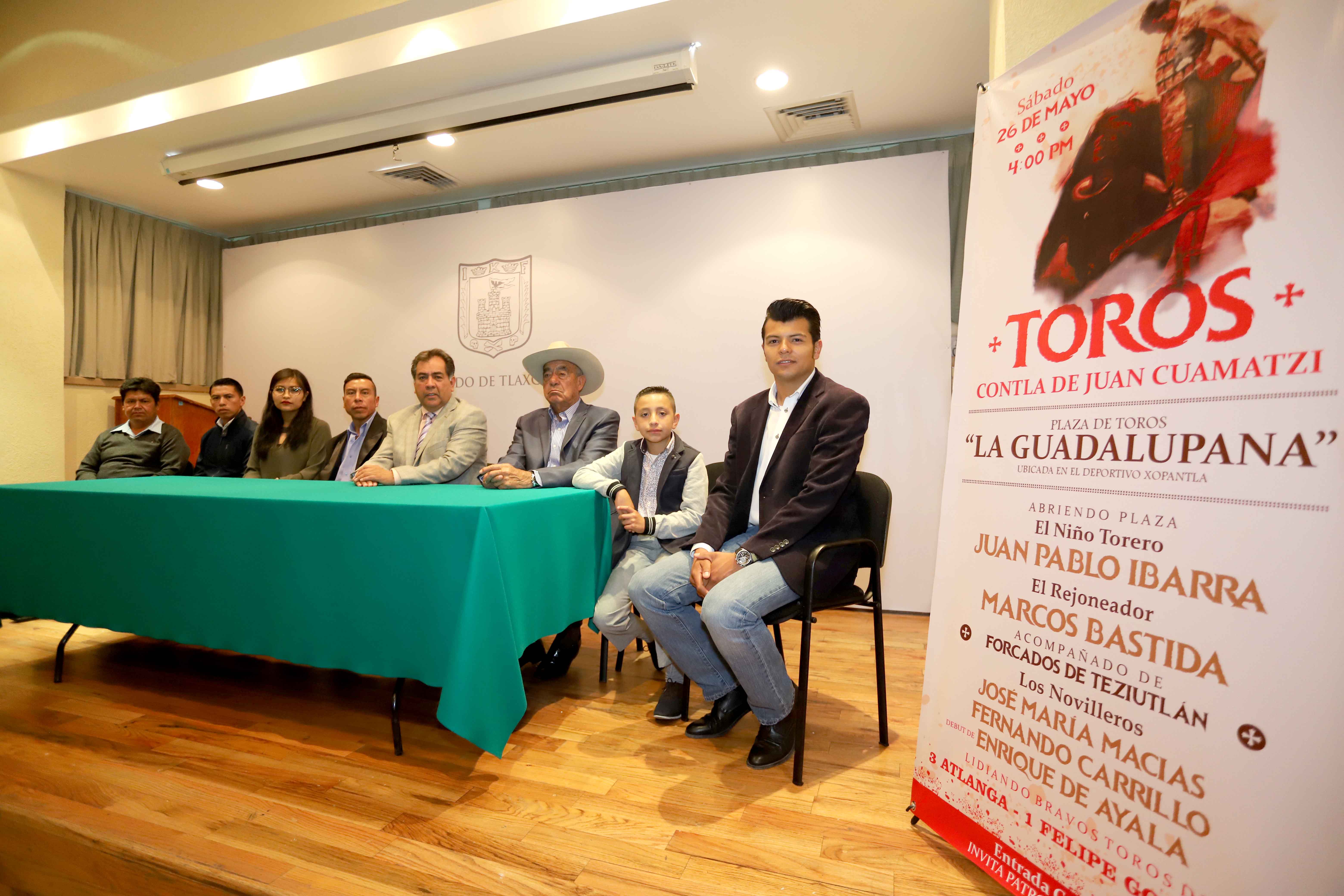 Presentan novillada de la feria de Contla