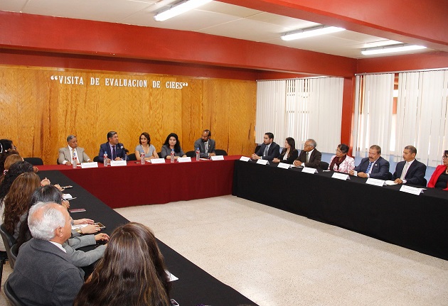 Evalúan estándares de calidad de licenciaturas en  CEA de la UAT