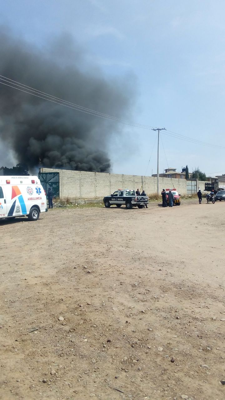 Se incendia bodega de llantas en Yauhquemehcan