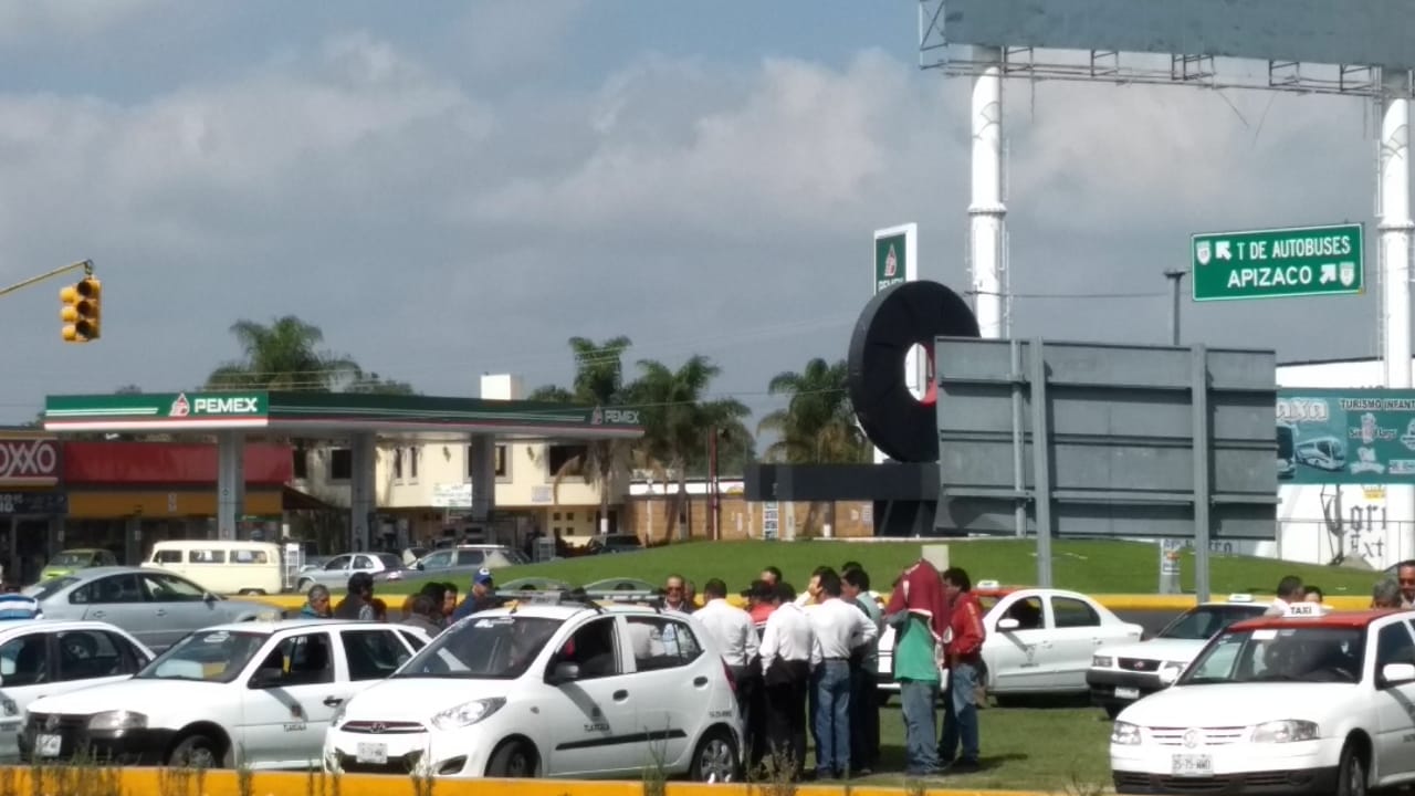 Fracasa convocatoria a marcha de taxistas