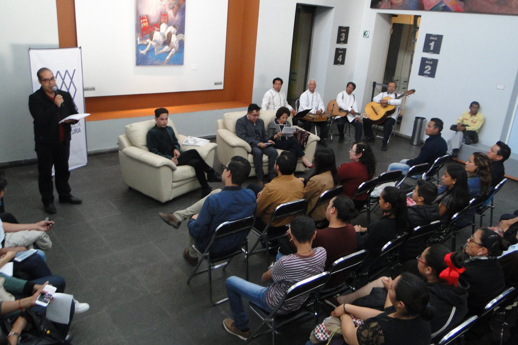 Presentan el libro digital "Sucedió en un pueblo del Altiplano" en el MAT