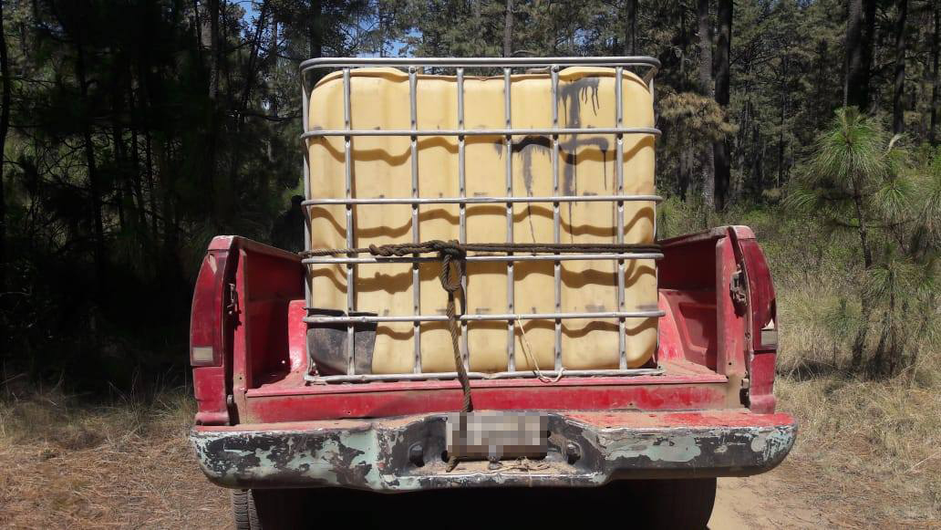 Asegura CES vehículos y bidones de huachicol en Nanacamilpa