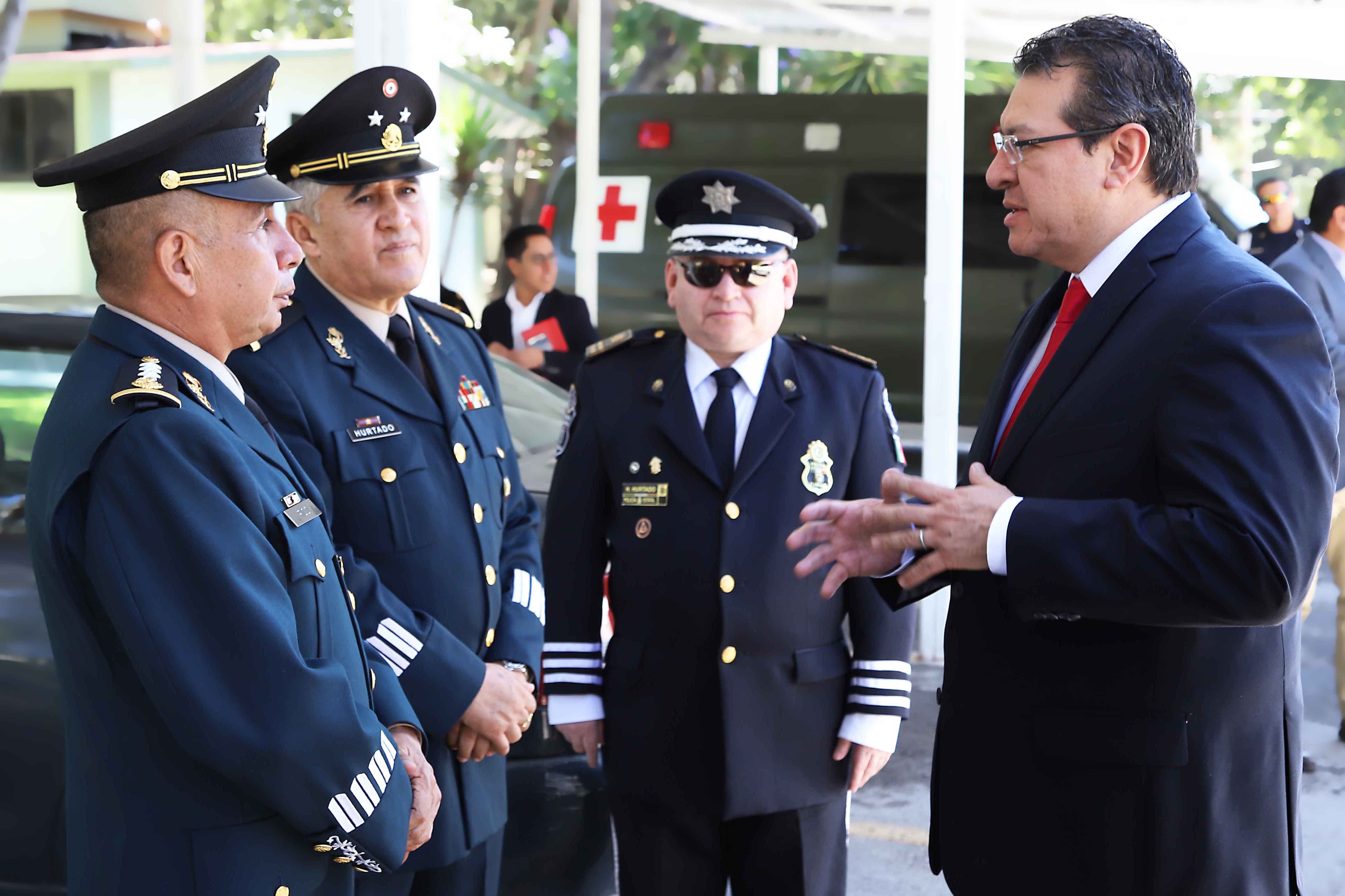 Atestigua Marco Mena toma de protesta de nuevo Comandante de la 23 Zona Militar