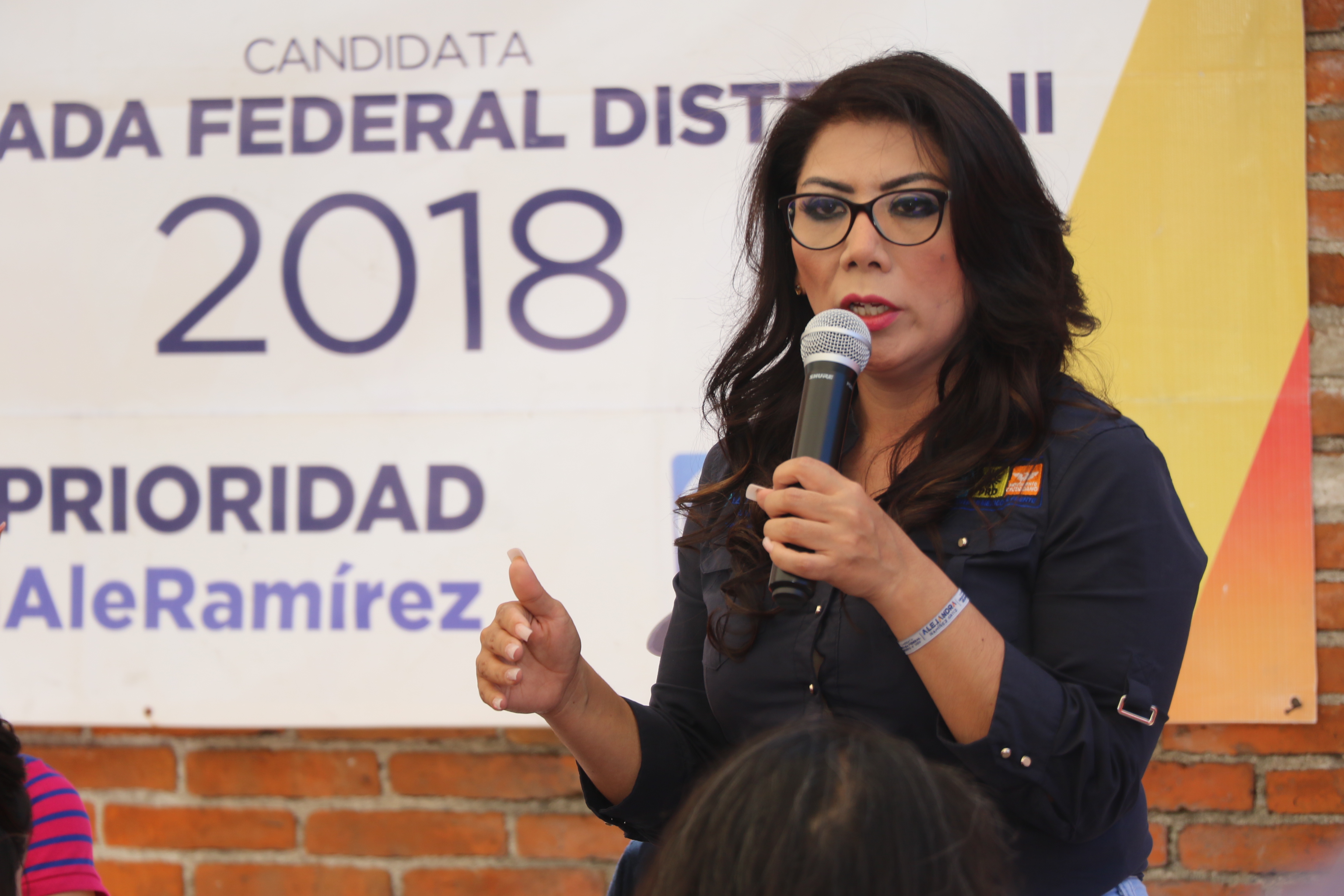 Ofrece Alejandra Ramírez donar la mitad de su sueldo para becas