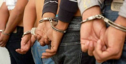 Aseguran a tres tras intensa persecución