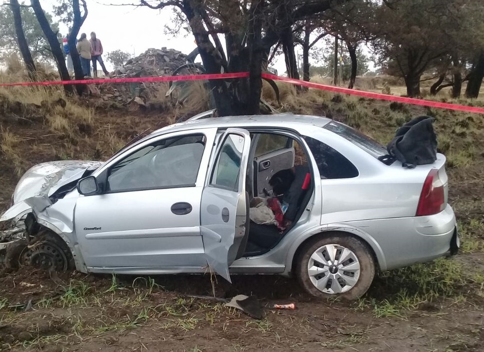 Un militar muerto y dos heridos por volcadura en Tlaxco