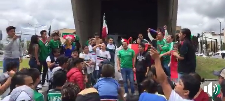 Apizaquenses festejan en ‘La maquinita’ triunfo de la Selección