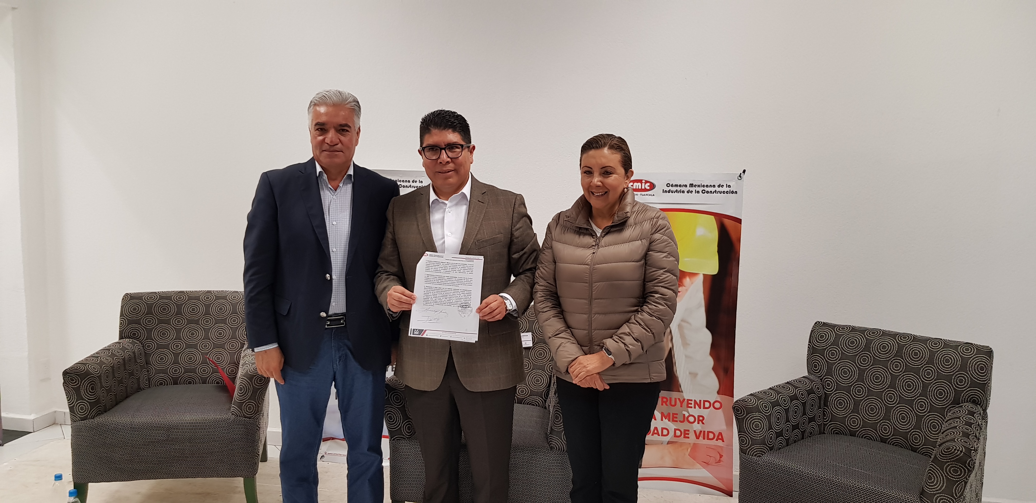 Presentan Gelacio Montiel y Guadalupe Sánchez propuestas ante la CMIC