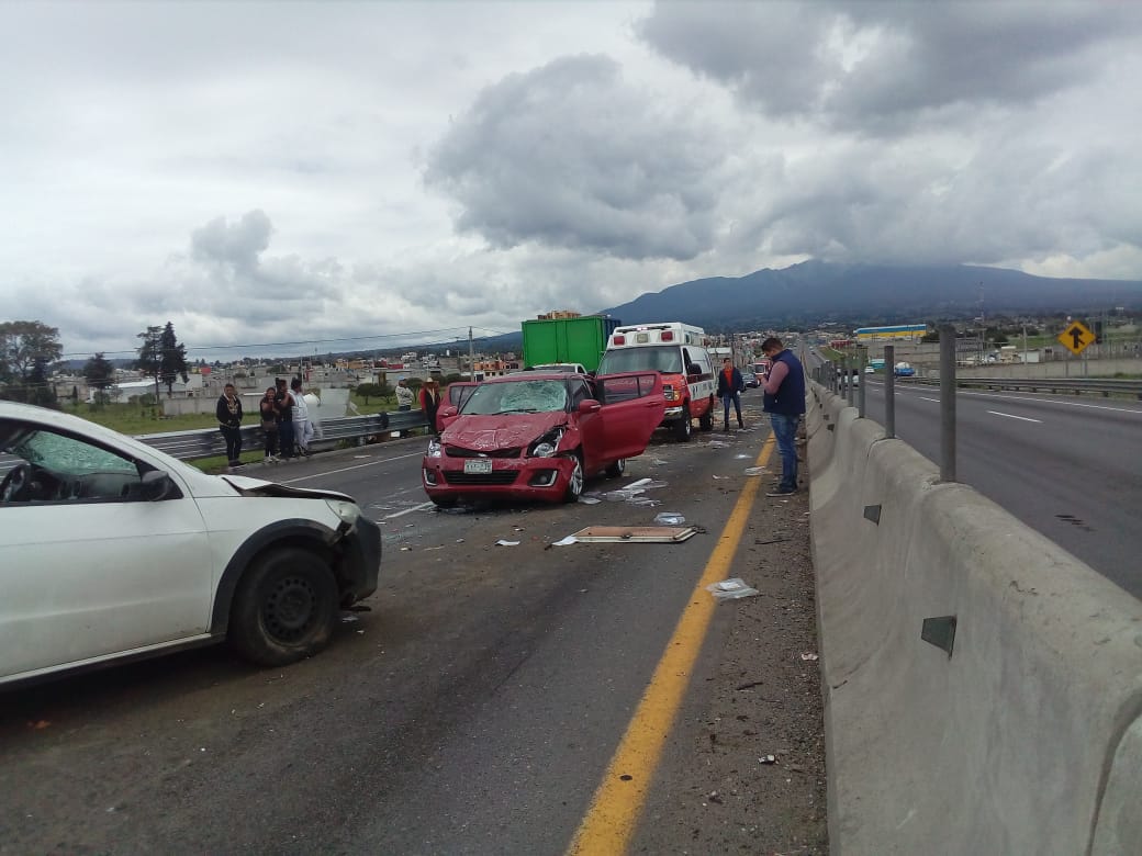 Cuatro lesionados deja choque múltiple en Huamantla