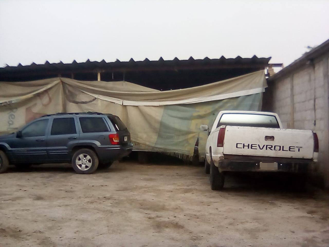 Asegura Policía Estatal 14 vehículos en un predio en Calpulalpan