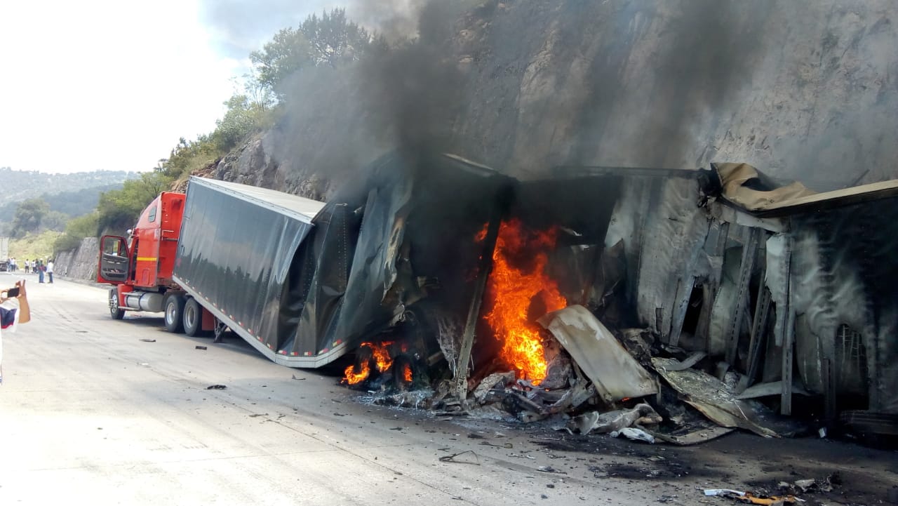 Impactan y se incendian unidades en el Arco Norte