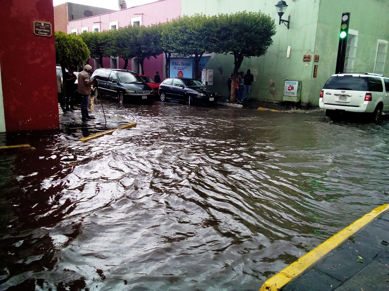 Torrencial lluvia provoca inundaciones en Tlaxcala capital