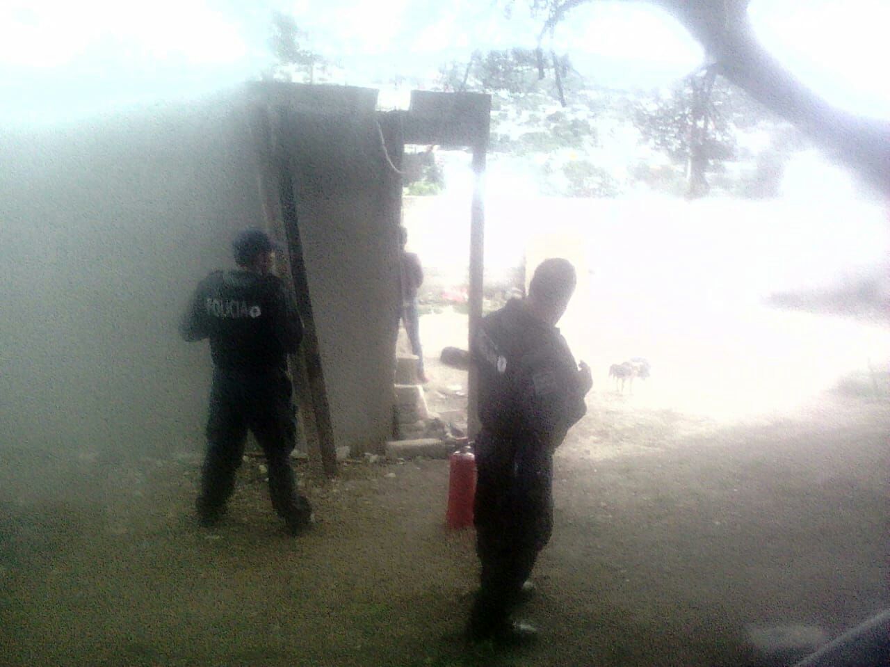 Hombre se intenta matar junto con hijos en Tequexquitla