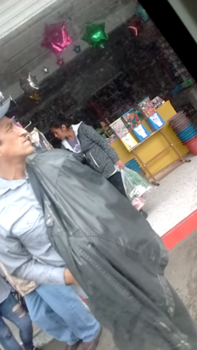 Sujeto acosa sexualmente a mujer en parada de autobús en Apizaco