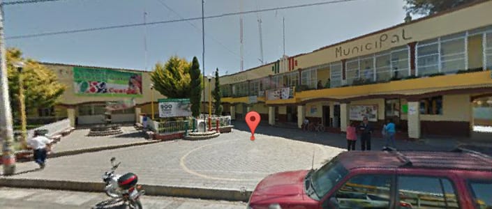 Retienen pobladores a funcionario de Tequexquitla