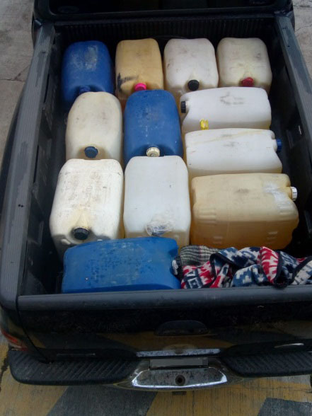 Asegura CES dos vehículos y contenedores de hidrocarburo