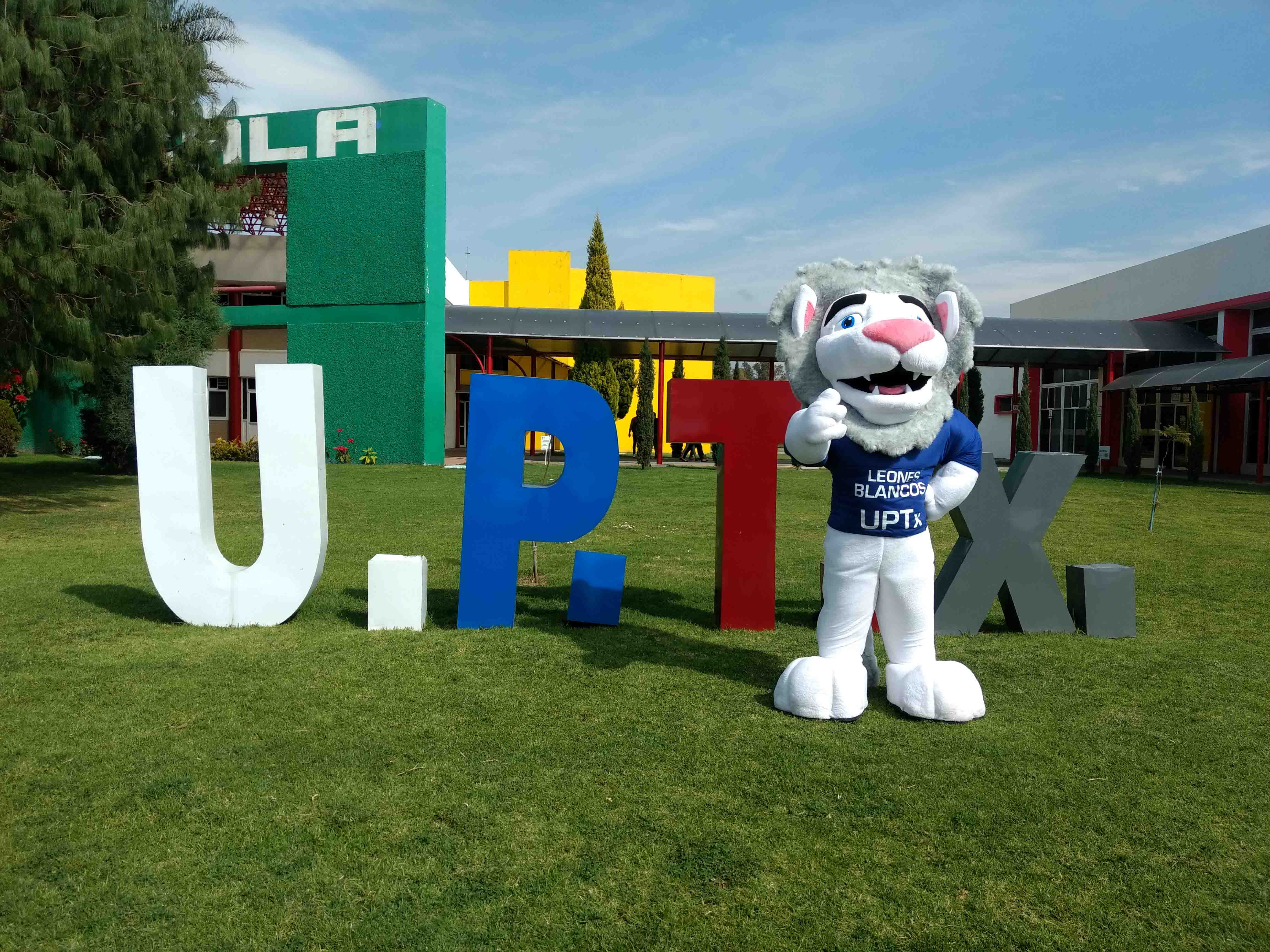 Presenta UPTx a Iztak su mascota universitaria