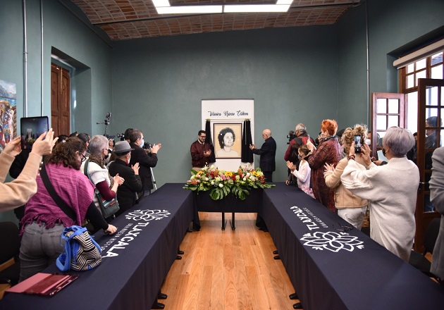 Develan placa en honor a Verónica Rascón Córdova