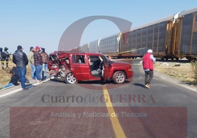 En accidente entre tren y camioneta pierde la vida una mujer, en Huamantla