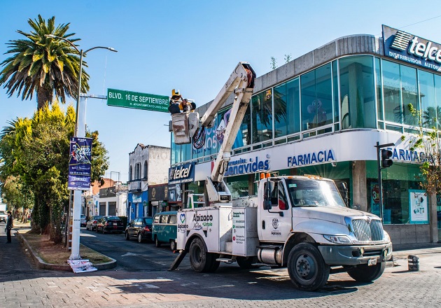 Inicia gobierno de Apizaco cambio de semáforos; cuentan con última tecnología