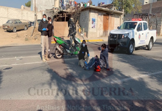 Unidad de transporte público embiste a motociclista en Yauhquemehcan