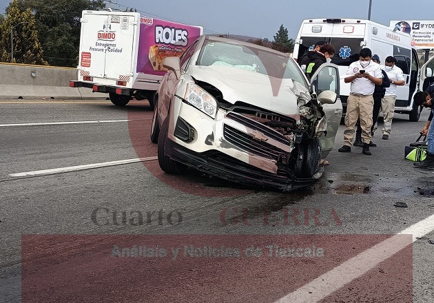 Deja daños materiales choque sobre la Tlaxcala-Apizaco