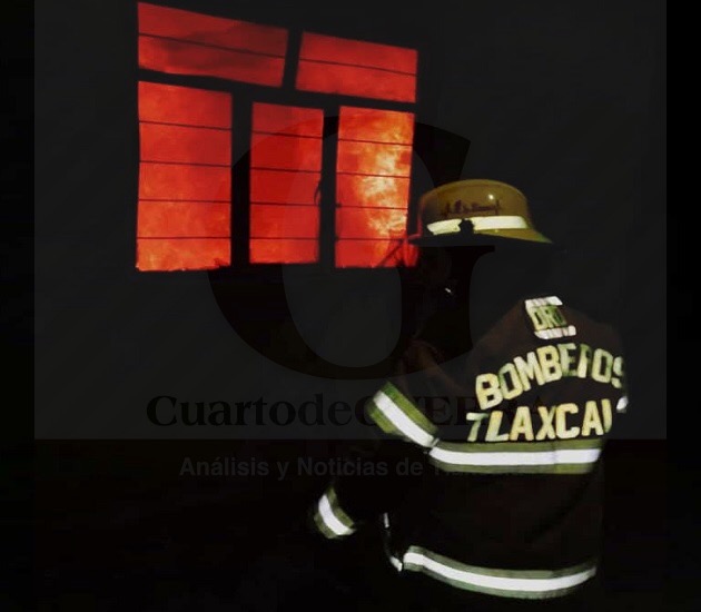 En la Magdalena Tlaltelulco se incendia un domicilio particular