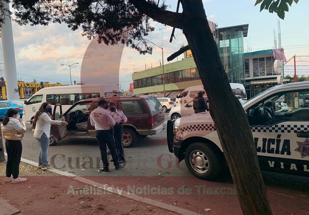 Daños materiales deja percance vial en Tlaxcala capital