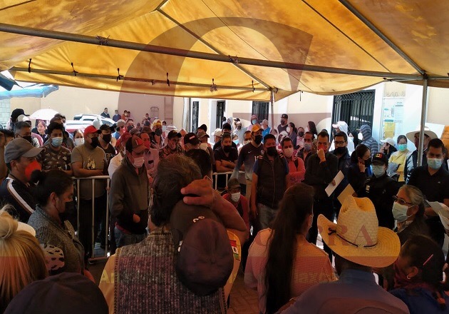 Toman presidencia municipal de Mazatecochco; alcaldesa niega anomalías