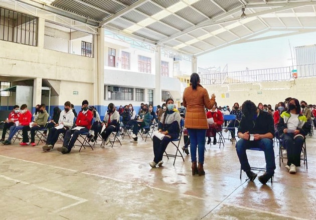 Estudiantes huamantlecos reciben plática sobre embarazo adolescente