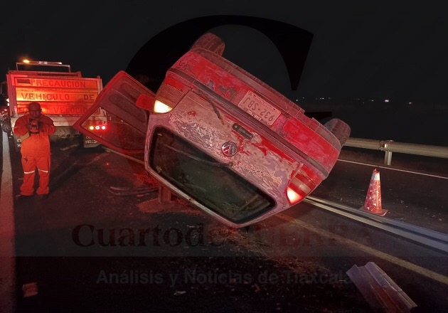 Noche de accidentes en carreteras de Tlaxcala deja daños materiales