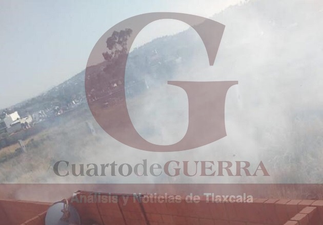 Sofocan incendio de pastizal en Tlaxcala capital
