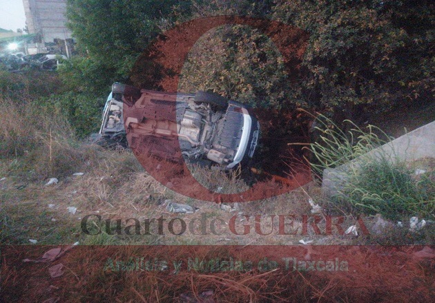 Accidente vehicular de camioneta deja daños materiales, en la Vía Corta